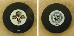 LOT OF 2 HOCKEY PUCKS -NHL OFFICIAL IN GLAS CO – FLORIDA PANTHERS – FREE SHIP