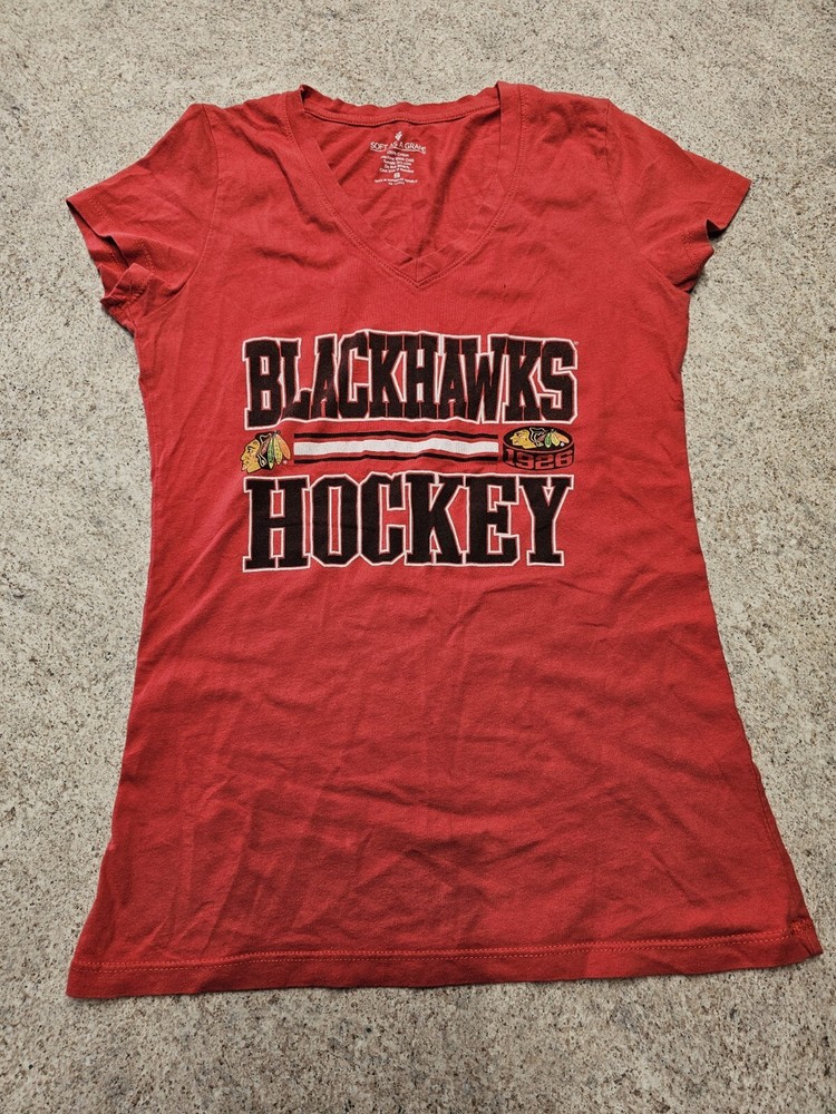 Chicago Blackhawks NHL Women&rsquo;s V-neck T-shirt Size S Soft As A Grape