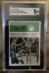 Fleer 1961-62 Oscar Robertson #61 Passes Around Defense Royals SGC 5