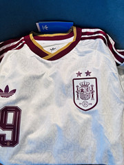 Spain Soccer Jersey White/Maroon Lamine Yamal #19 – White Medium