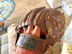 VTG Goodwin Cookie Rojas (Phillies/Royals) 11” Baseball Glove – RHT – 11&Prime;