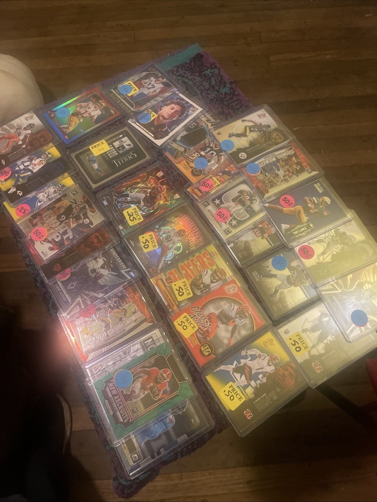 Lot Of 31 2025 Football Cards