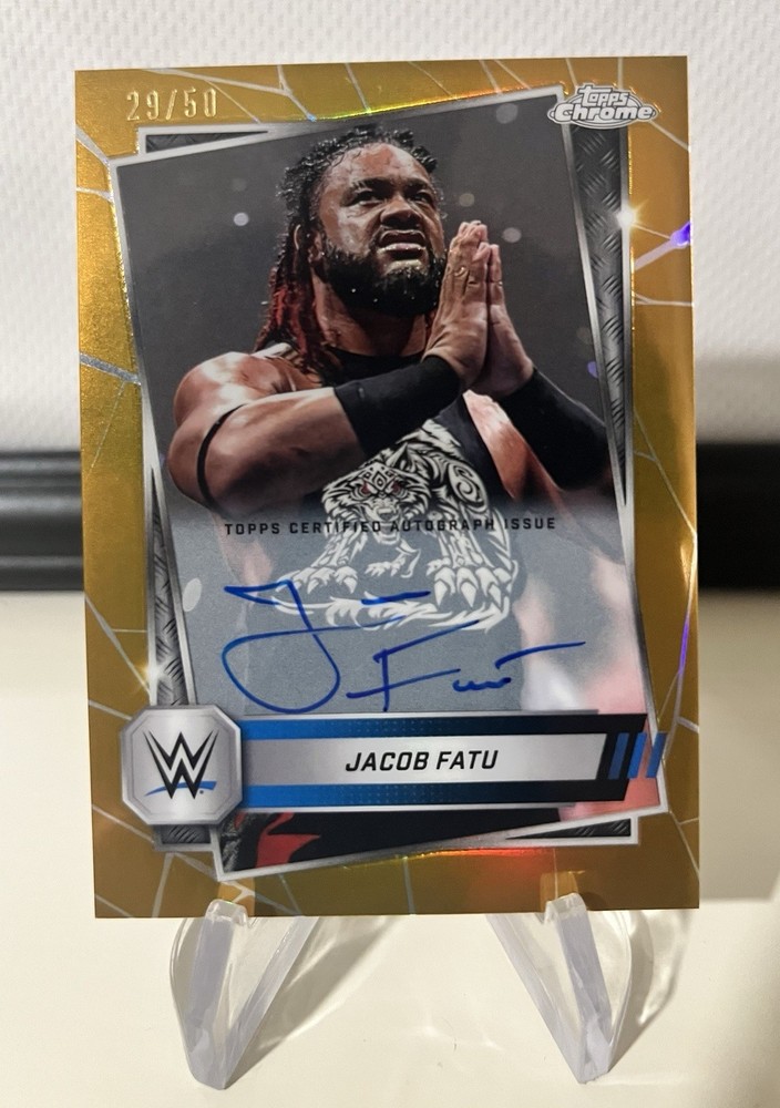 2025 Topps Chrome WWE – Autographs Jacob Fatu #100 Gold Refractor /50