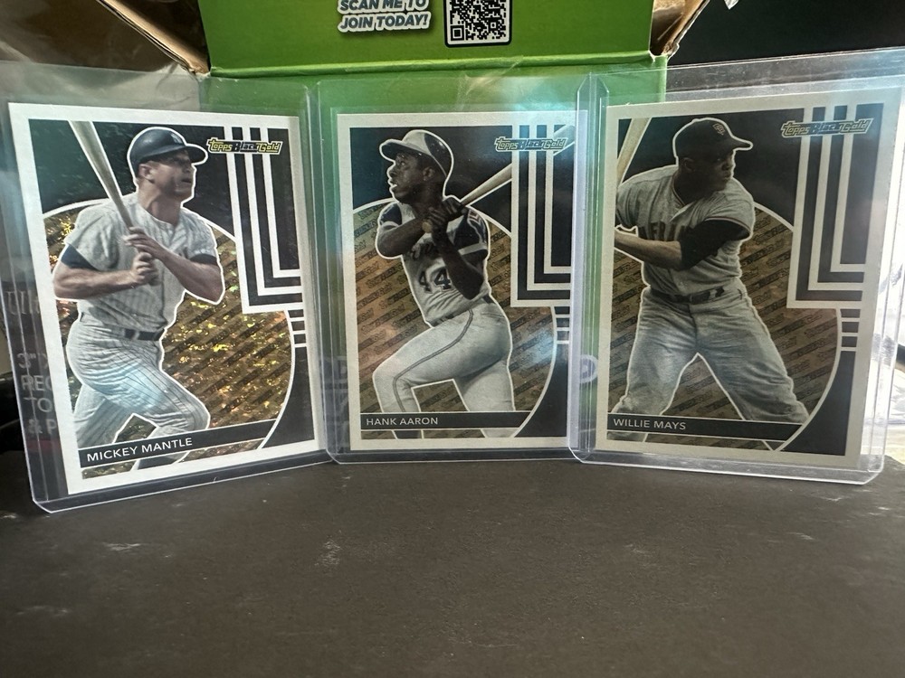 2024 Topps Black Gold Legends Trio – Willie Mays, Hank Aaron, Mickey Mantle
