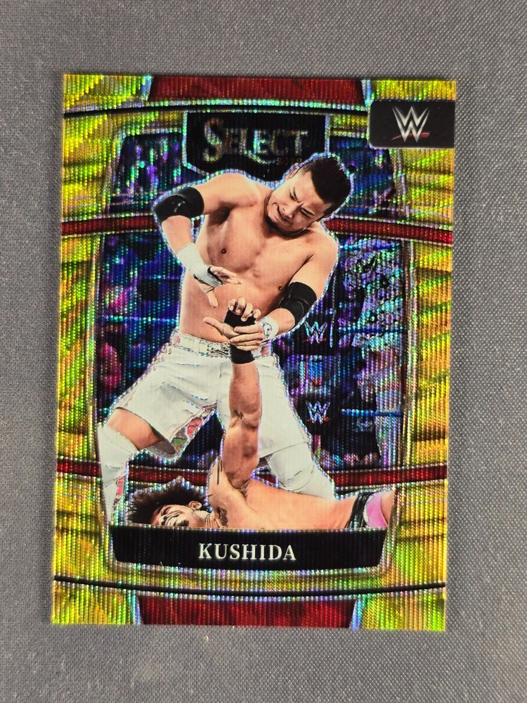 2022 Panini Select WWE #62 Kushida /10 Gold Wave Prizm Concourse Level