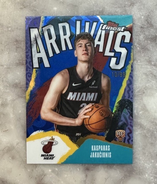 2025-26 Topps Finest – Arrivals Kasparas Jakucionis #A-20 Blue Refractor /99