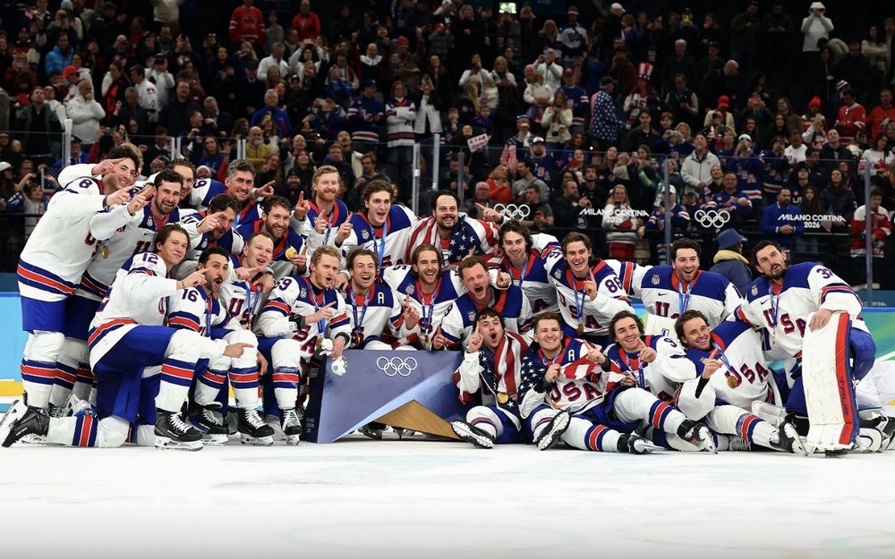 US MENS HOCKEY OLYMPIC GOLD MEDAL 8X10 PHOTO USA TEAM PHOTO