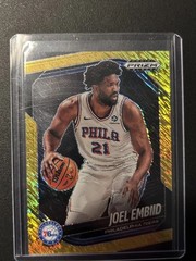 2024-25 Panini Prizm Black – Joel Embiid, Joel Embiid #70 Gold Shimmer Prizm /10